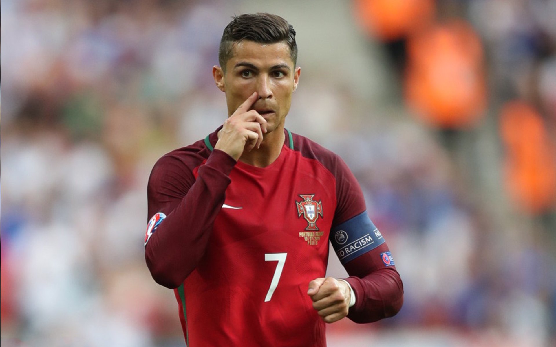 体育赛事吸引眼球,观众尽情欢乐,精彩的体育赛事的审美体验